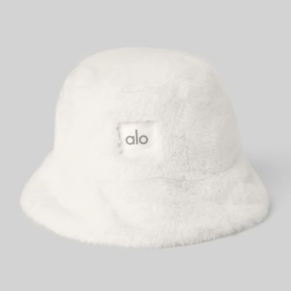 NWT Alo Yoga Faux Fur Bucket Hat Ivory S/M